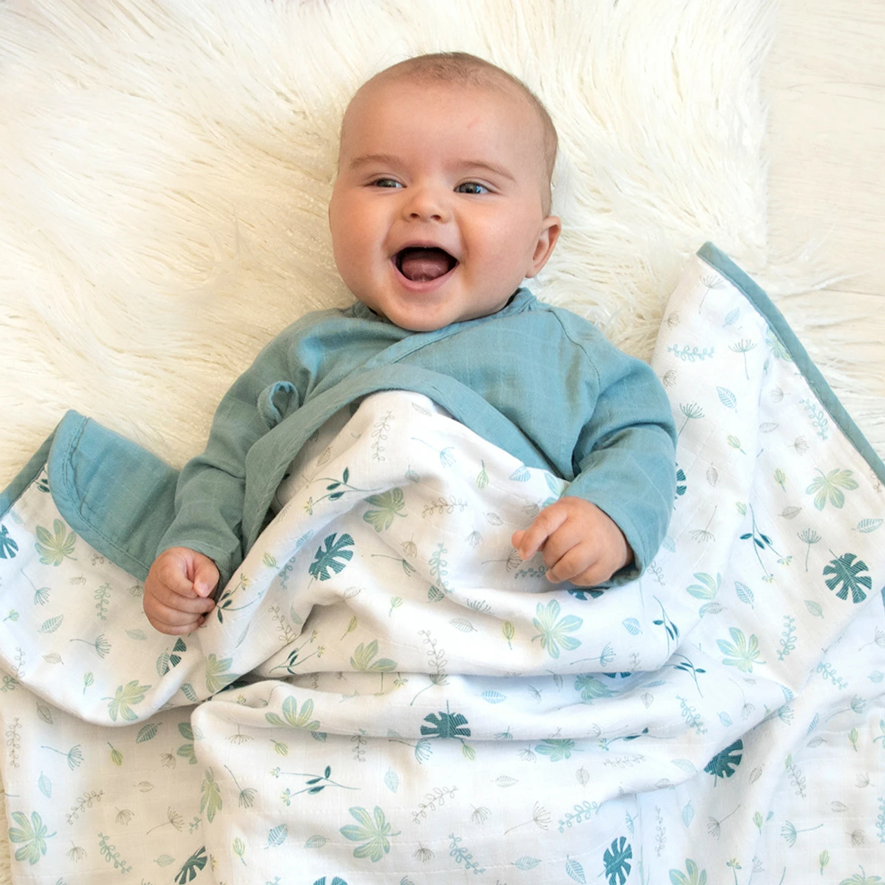 Organic Muslin Cot Blanket Banana Leaf/Teal 6 Organic Muslin Cot Blanket Banana Leaf/Teal - Image 4
